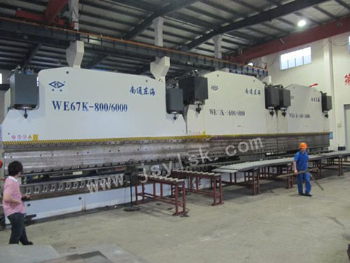 WE67K-800/6000多機(jī)聯(lián)動折彎機(jī)