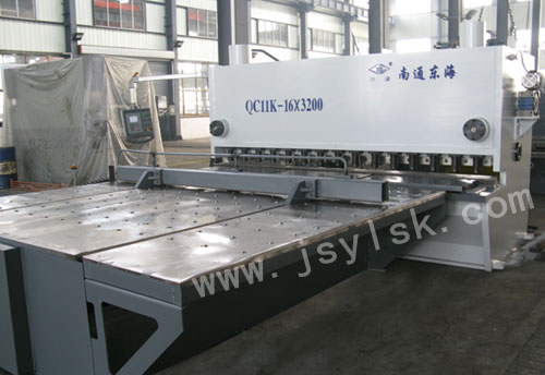 QC11K-16*3200數(shù)控閘式剪板機