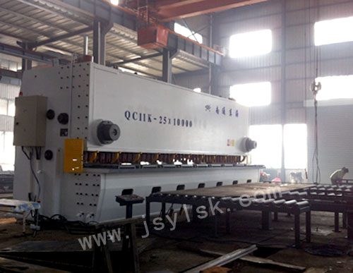 QC11K-25*10000大型剪板機(jī)