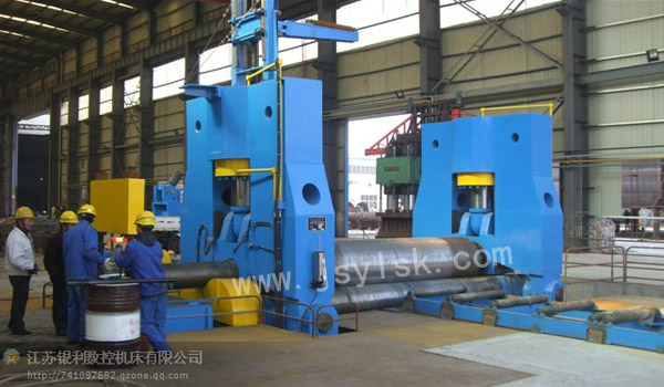 大型上輥萬能式卷板機(jī)