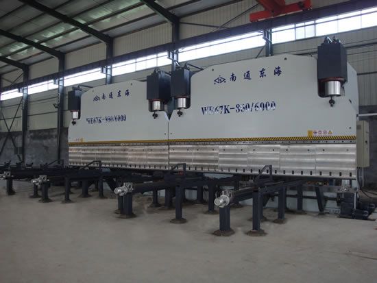 WE67K-800/6000雙機(jī)聯(lián)動折彎機(jī)