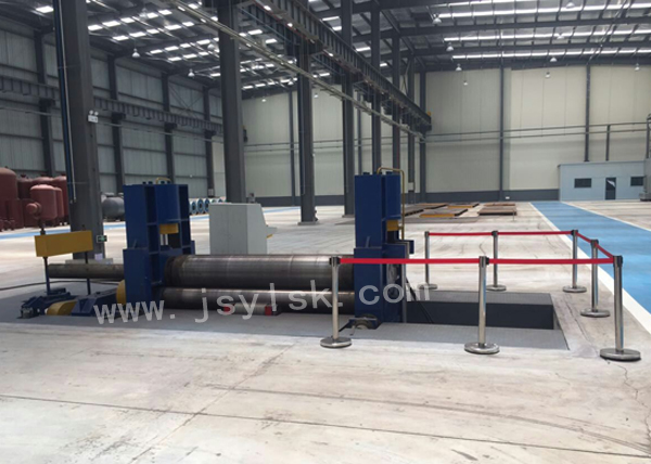 中小型上輥萬(wàn)能式卷板機(jī)