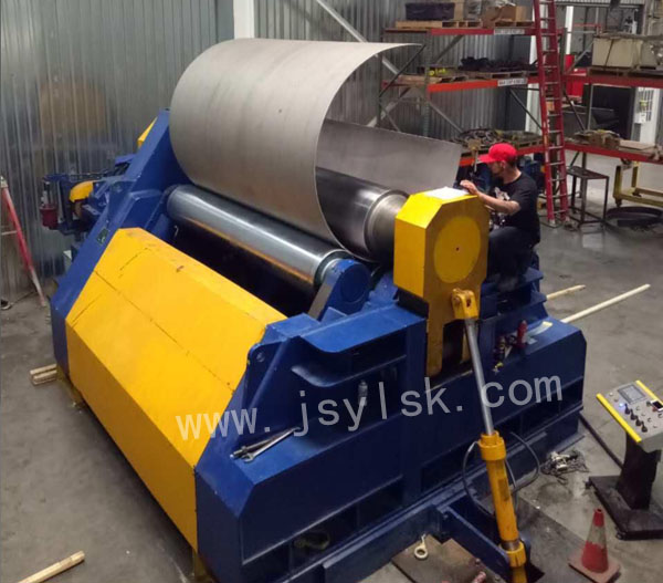 四輥卷板機(jī)