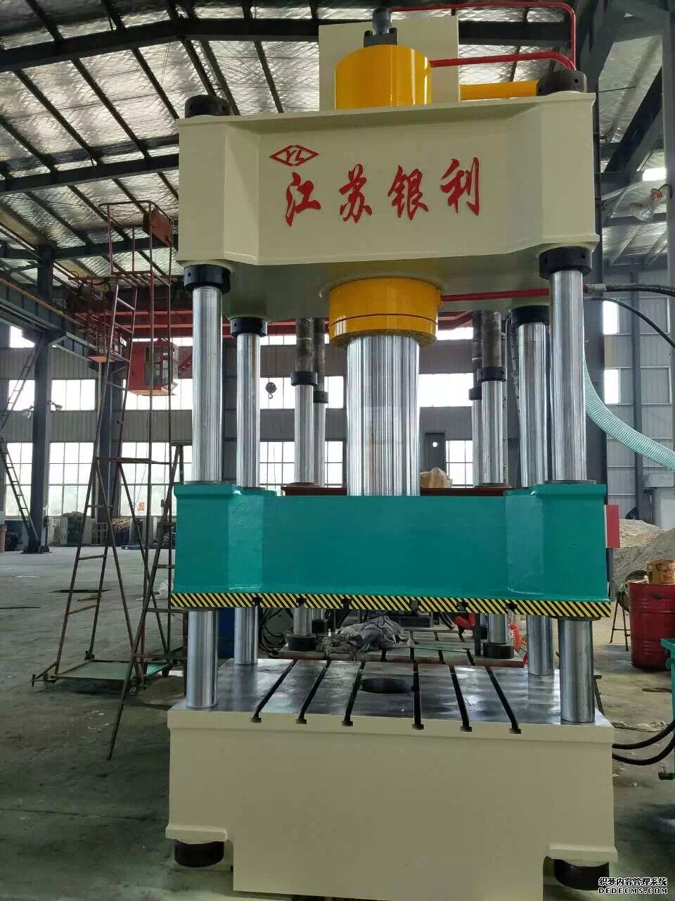 四柱液壓機(jī)