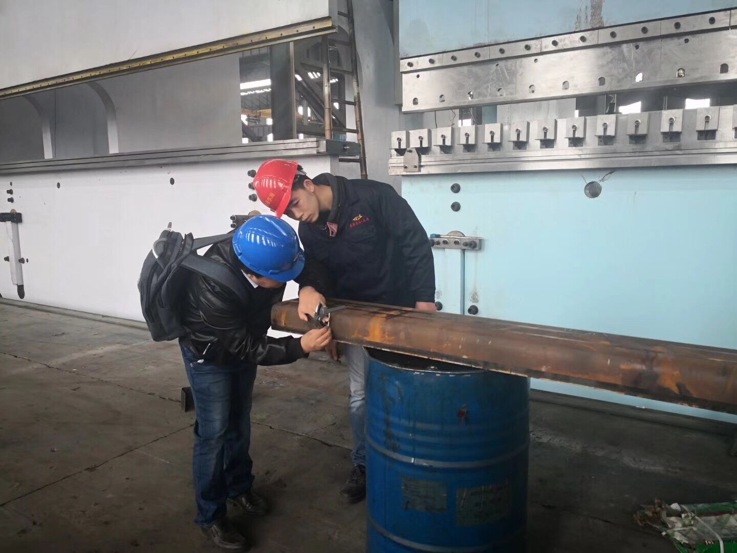 東海數(shù)控折彎?rùn)C(jī)試機(jī)