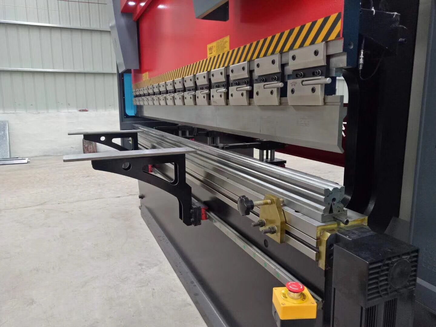 東海數(shù)控折彎機(jī)案例