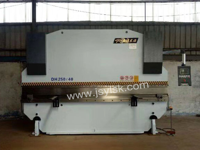 WC67Y-40/2000液壓折彎?rùn)C(jī)